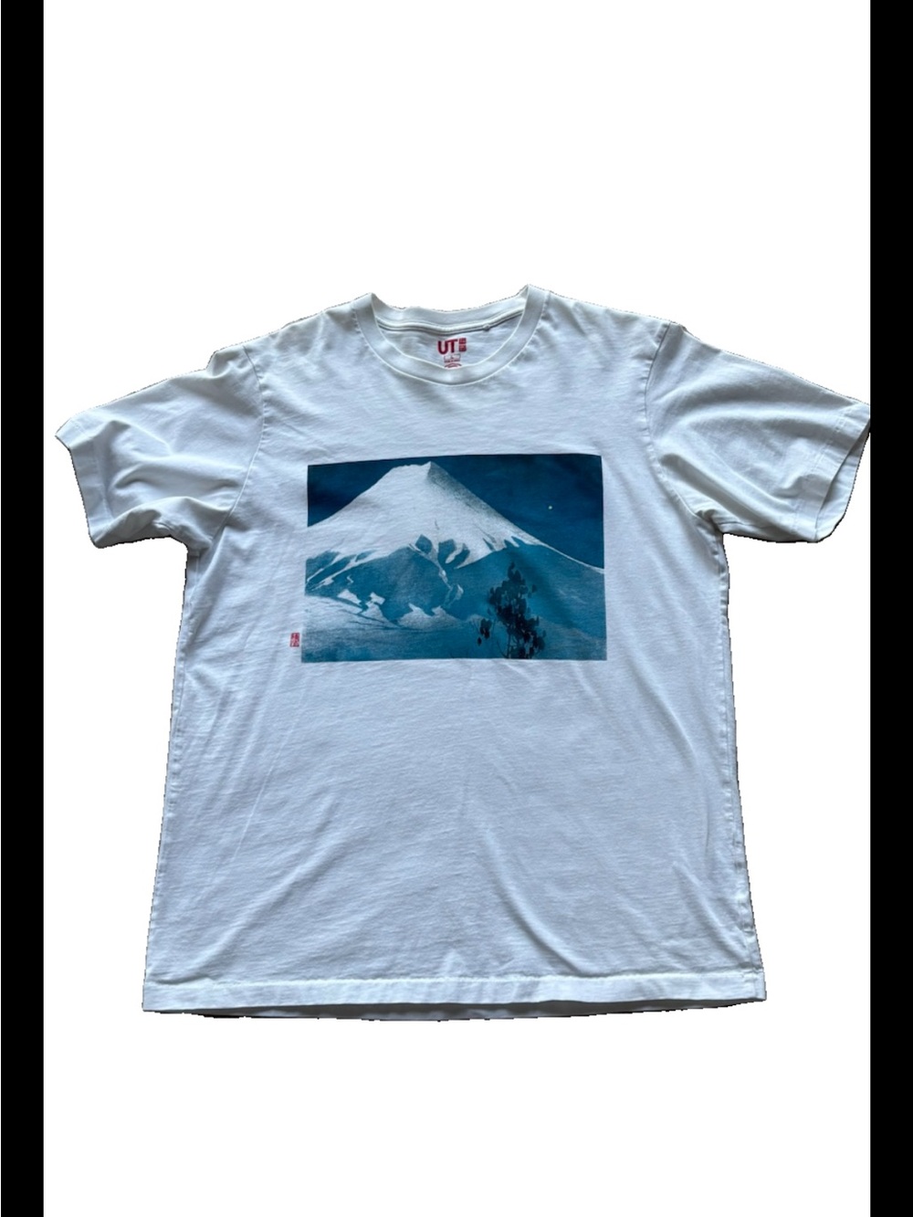 Uniqlo Mens White Crewneck Graphic-Tee with Mount Fuji Size Large
